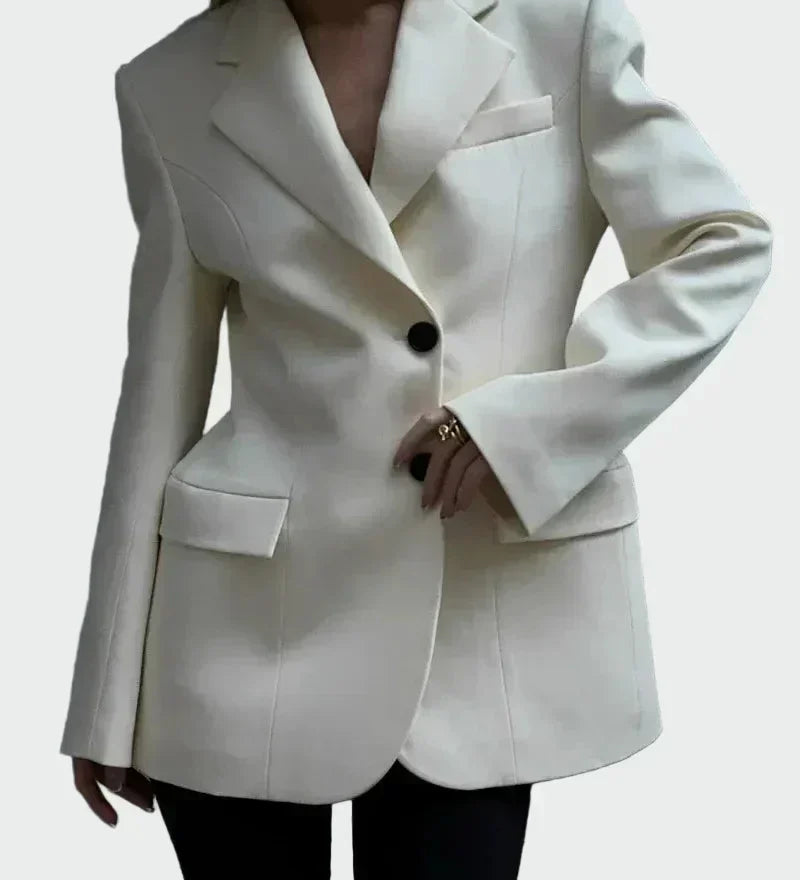 Blazer s Impresivnom Linijom